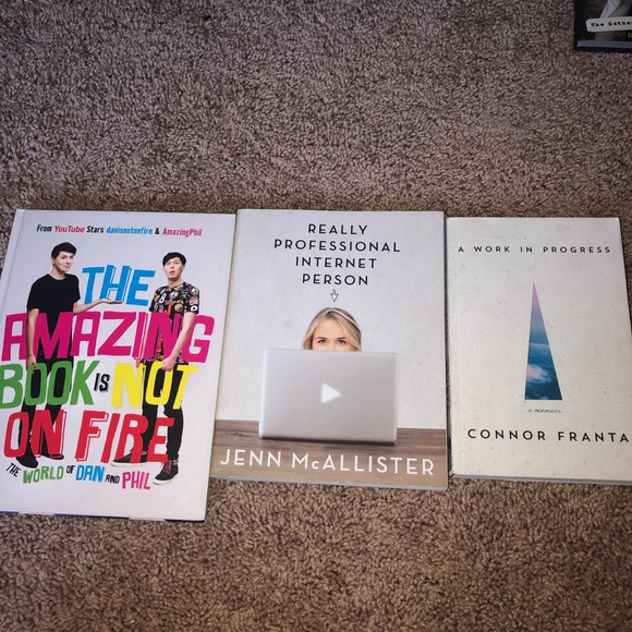 Books 📚 - Picture 2 of 8